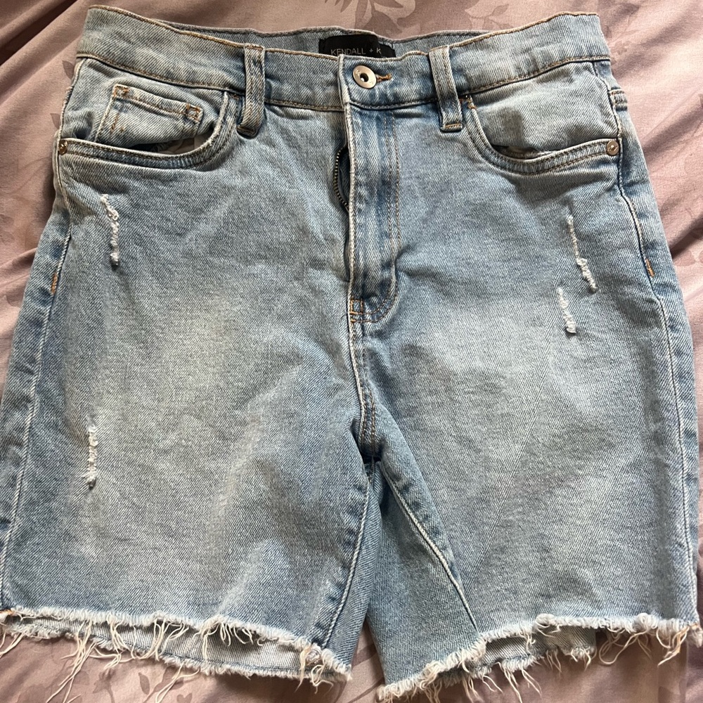 Kendall & Kylie “The Boyfriend Bermuda” Shorts Size 5/27